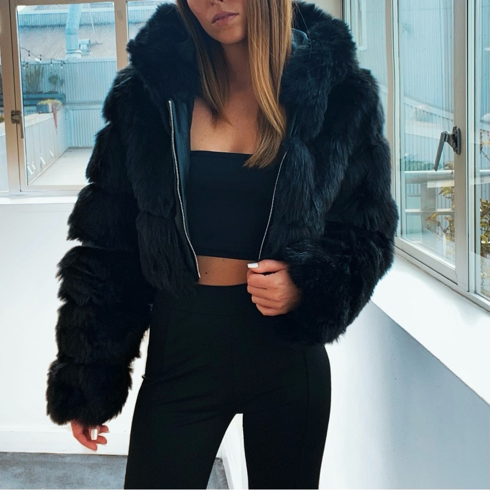 FIRM Price - Black Cropped Fur Coat